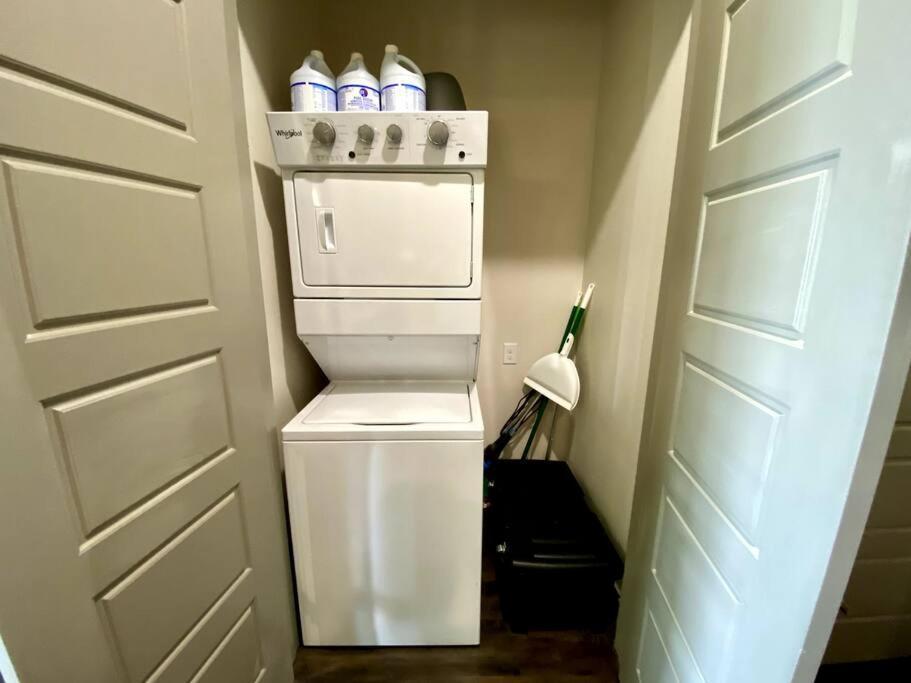 Luxury Apartment With King Bed And Pool And Free Parking 4 Houston Exteriör bild