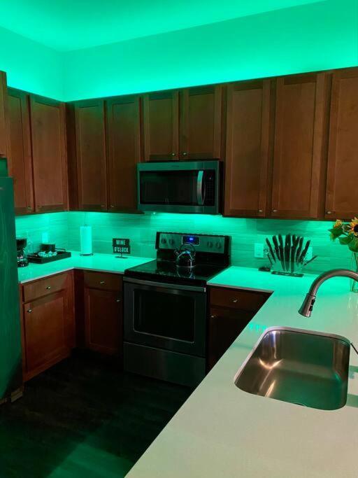 Luxury Apartment With King Bed And Pool And Free Parking 4 Houston Exteriör bild