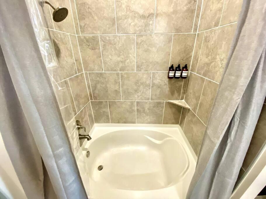 Luxury Apartment With King Bed And Pool And Free Parking 4 Houston Exteriör bild