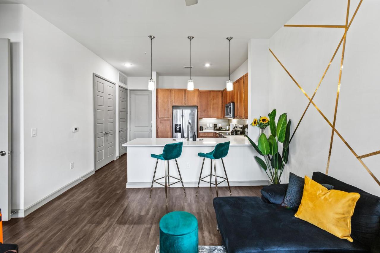 Luxury Apartment With King Bed And Pool And Free Parking 4 Houston Exteriör bild