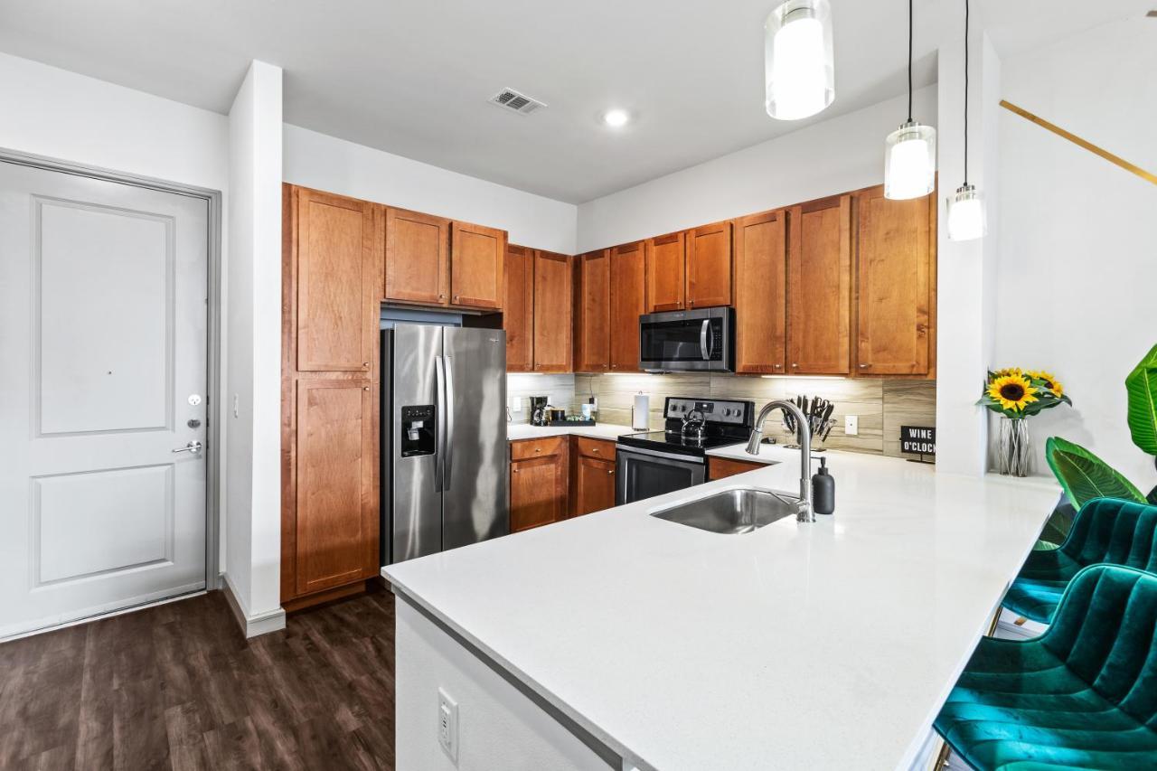 Luxury Apartment With King Bed And Pool And Free Parking 4 Houston Exteriör bild