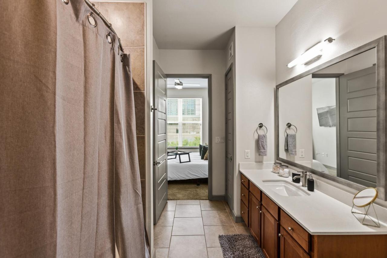 Luxury Apartment With King Bed And Pool And Free Parking 4 Houston Exteriör bild