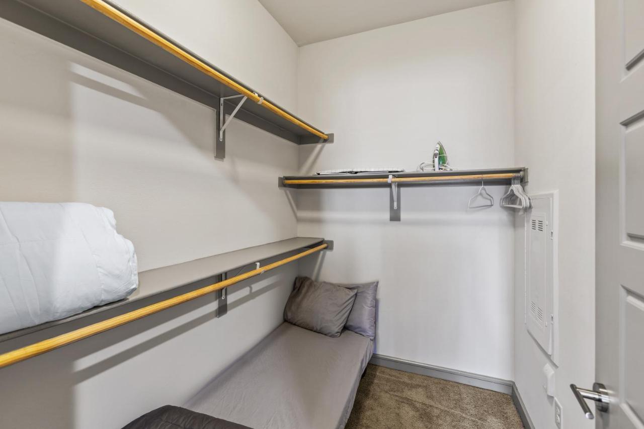 Luxury Apartment With King Bed And Pool And Free Parking 4 Houston Exteriör bild