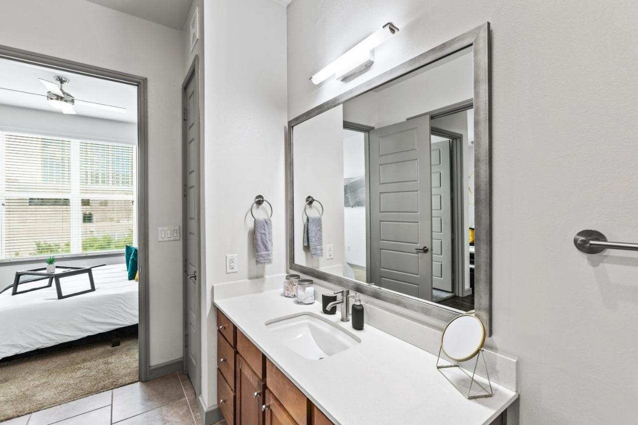 Luxury Apartment With King Bed And Pool And Free Parking 4 Houston Exteriör bild